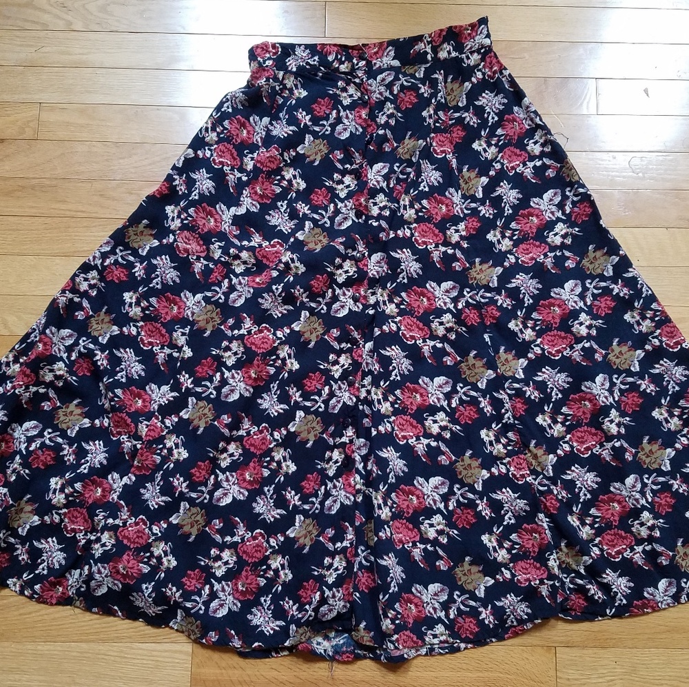 Jane Ashley Skirt Floral Print on Navy Size: Lg.